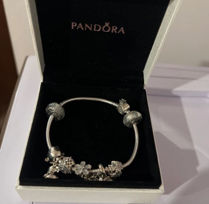 Pulseira Pandora com 8 Charms