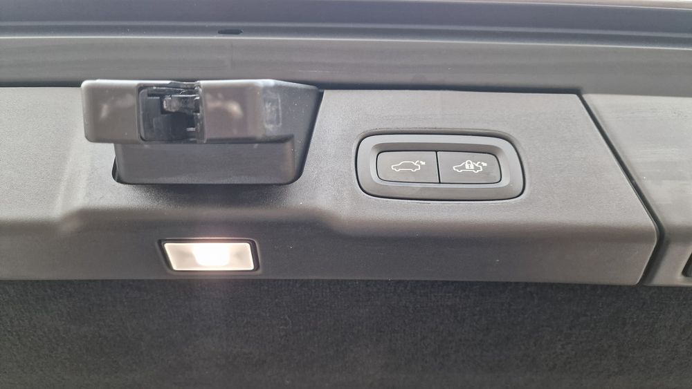 Volvo V90 T8 R-Design Plus  AWD PHEV 395 Hybrid
