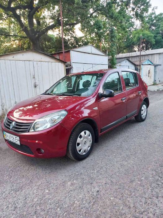 Официальный Renault Sandero 1.4 газ/бензин 2012 год (с рабочим кондёром )