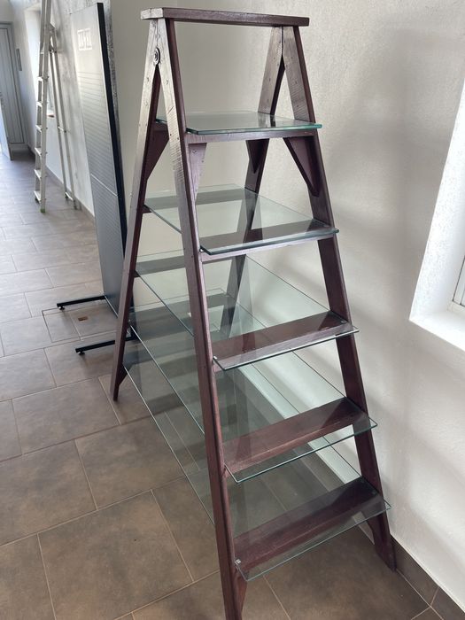 Escada estante vidro