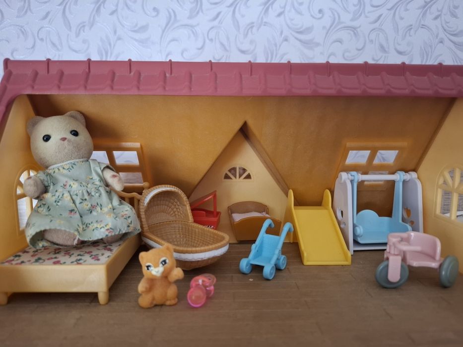 Продам Sylvanian familias будинок