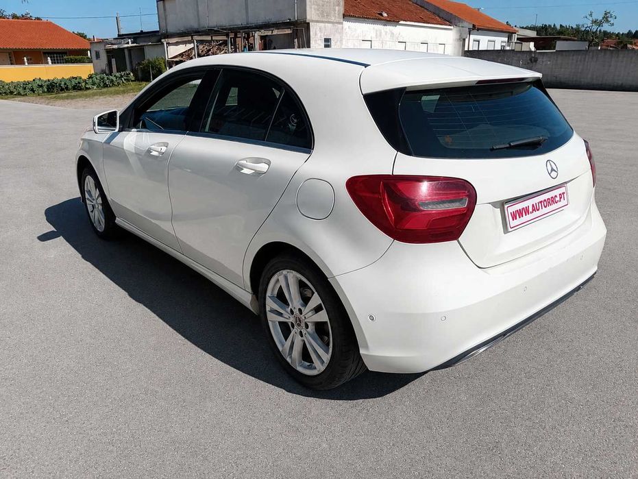 Mercedes A 180 d c/auto - Nacional ( pequeno sinistro )