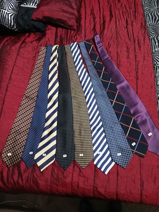 Gravatas de várias cores