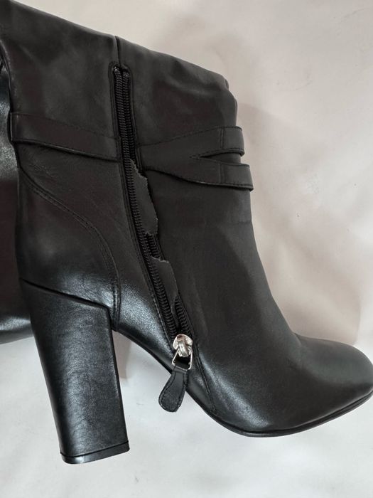 Yves Saint Laurent ITALY шкіряні високі чоботи