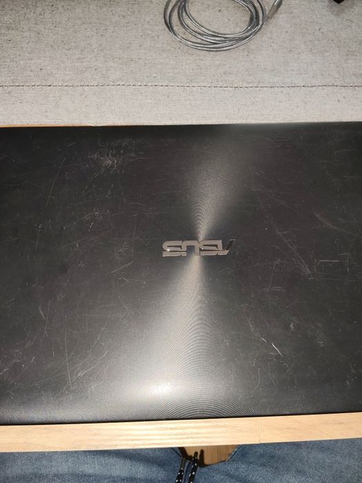 Laptop Asus Plus torba