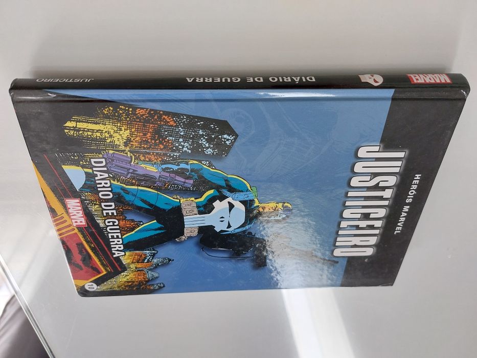 Livro Heróis Marvel - Justiceiro - Diário de Guerra - capa dura