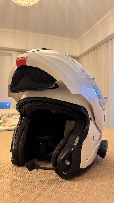 Capacete modular com comunicador