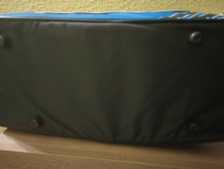 Сумка adidas  состояние новой   42х30х17      220 грн.