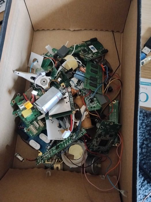 Peças de telefones e outras