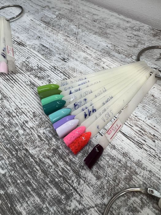 Палітра гель-лаків