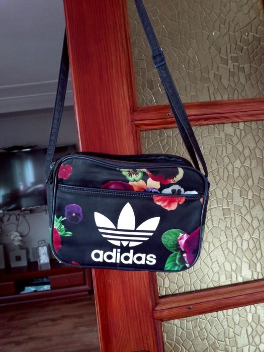 Torebka saszetka kolorowa mala damska Adidas