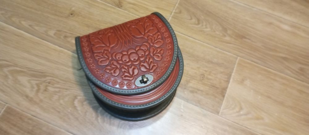 Шкіряна сумка ручної роботи з тисненням "Калина"