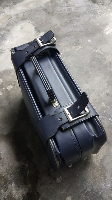 Mala de viagem antiga em couro