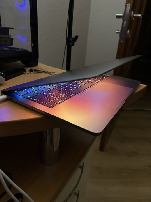 Macbook Pro 2017 i5 13 дюймів