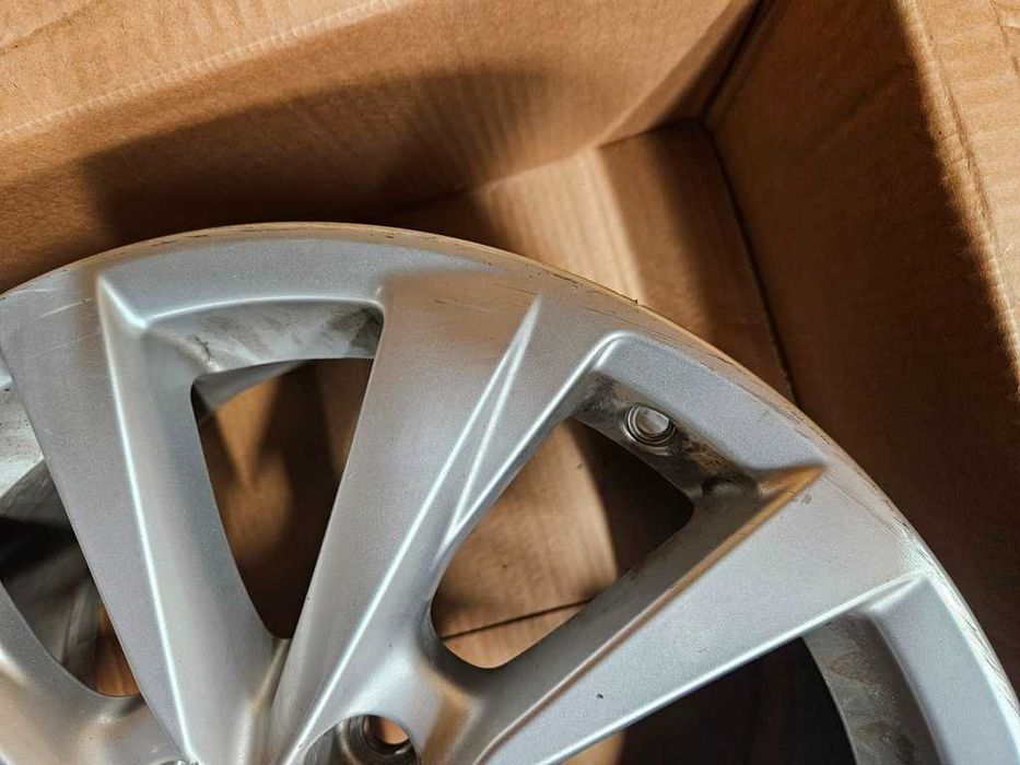 Felga 17'' TOYOTA Camry 5x114,3 7,5Jx17 ET45 BVU OEM 1szt 2021r Ładna