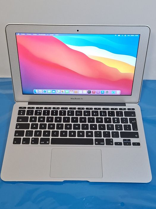 MacBook Air Ecrã Retina, Processador Intel Core i5 de núcleo duplo a 1,6 GHz | Disco SSD PCie de Alta Velocidade | MacOS Big Sur | Impecável