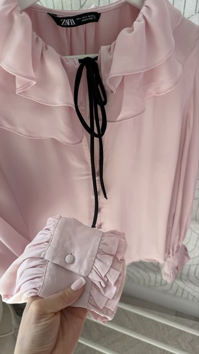 Ніжна блуза ZARA