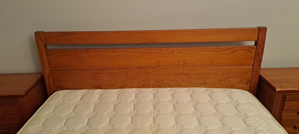 Cama de quarto casal em pinho macico