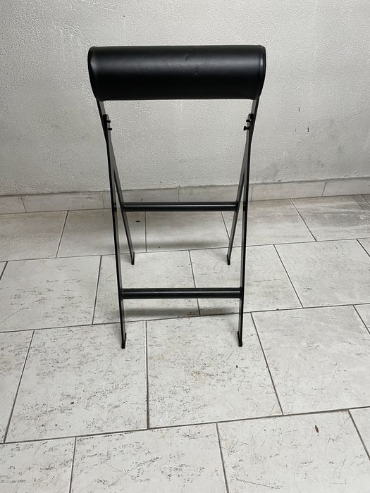 Banco de encosto!! Ideal para balcão de loja