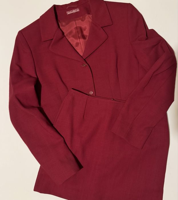 Komplet , garsonka damska w kolorze wina, 100% wełna, 38