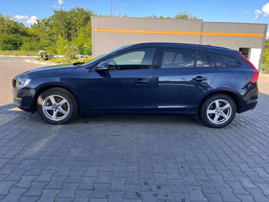 Продам власний Volvo V60 1.6 disel. Надійний французький двигун. Машина в гарному стані.
