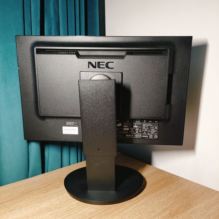 Monitor NEC 22.5"