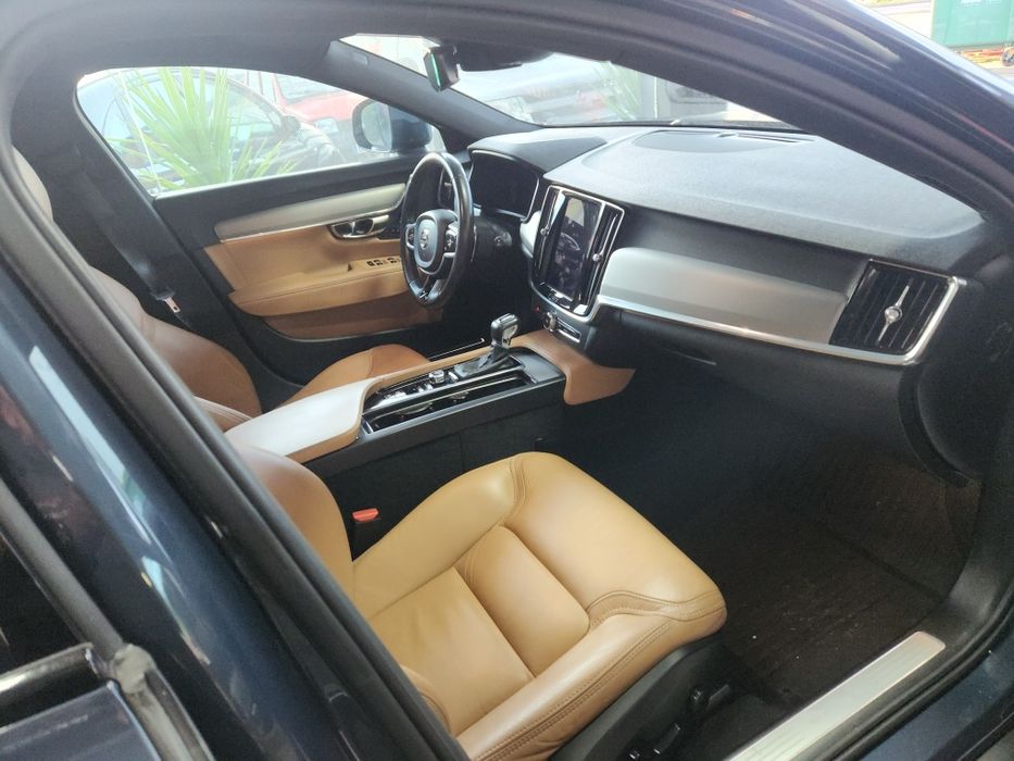 Volvo V90 Cross Country D5