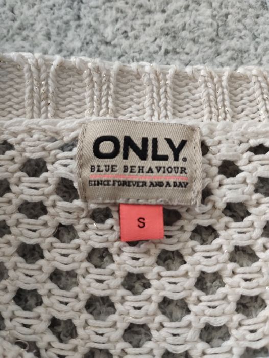 Kremowo-beżowy siateczkowy ażurowy sweterek błyszcząca nitka ONLY r. S
