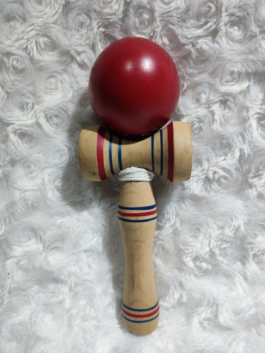 Japońska gra zręcznościowa Kendama