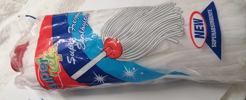 Esfregona grande, piaçaba e escova  limpeza, tudo por 5€