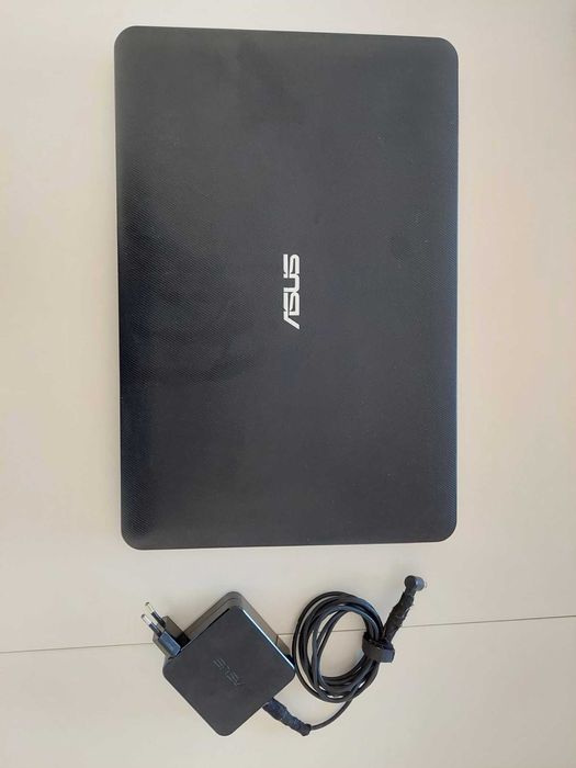 Portátil ASUS 554L (A Funcionar)