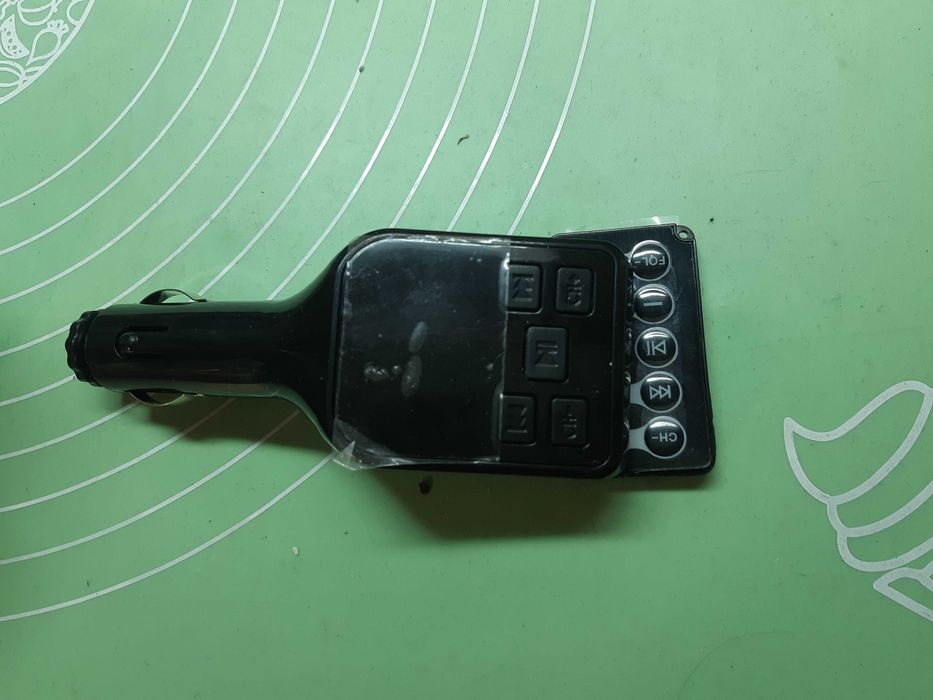 модулятор bluetooth в авто в прикуриватель aux  подключается к радио
