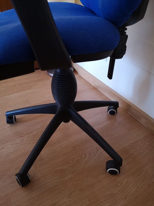 Cadeira de escritório com apoio de braço