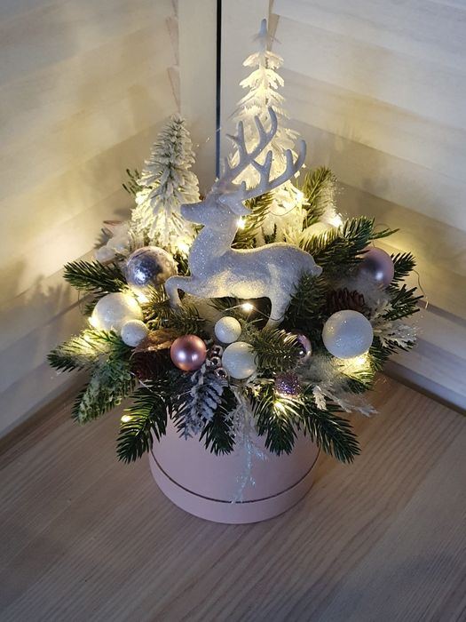 Stroik świąteczny na stół, renifer, róż, oświetlenie, Boże Narodzenie