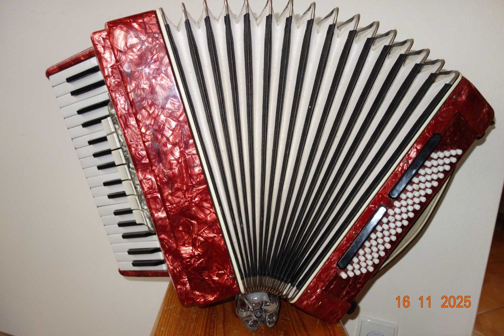Akordeon Flis 3chóry 80b po strojeniu stan bdb gwarancja + futerał