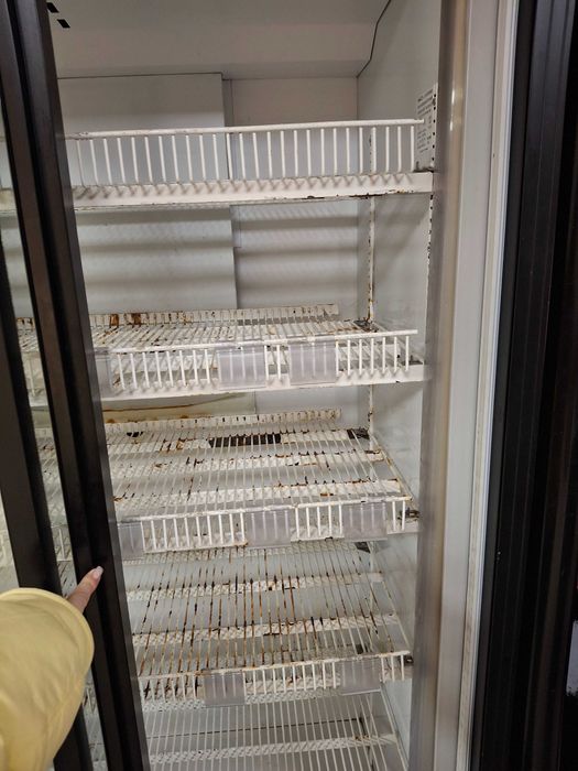 Холодильна шафа вітрина Nord