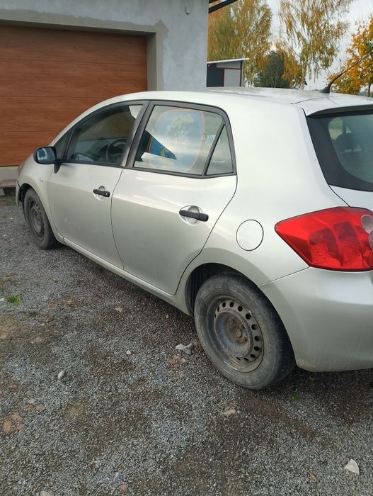 Toyota Auris uszkodzony
