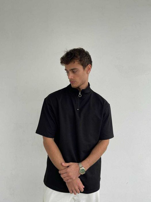 Спортивна чоловіча футболка з комірцем