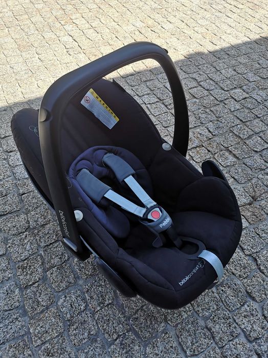 Conjunto Bebé Conforto Maxi Cosi  base Family Fix. Cadeira Auto-Pebble