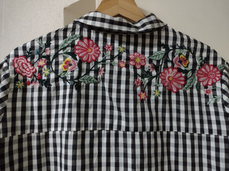 Camisa Pimkie M

Preta e Branca com Padrão floral.

Em excelente estad
