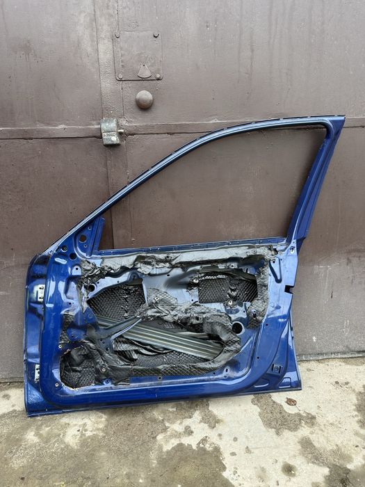 Дверка передня права bmw e46