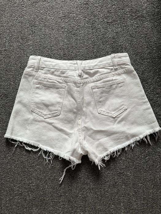 Продаю білі джинсові шорти