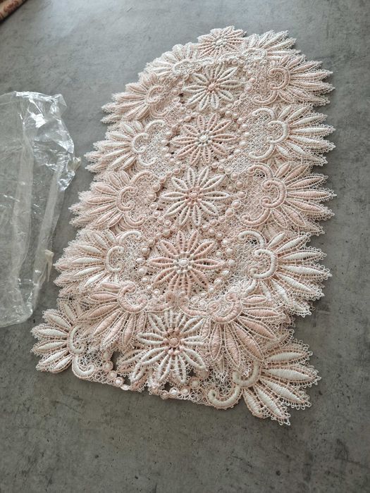 Jogo em renda novo em rosa e branco