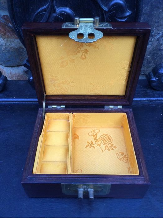 Guarda joias Madeira Pau Rosa China Republica 15,5 cm