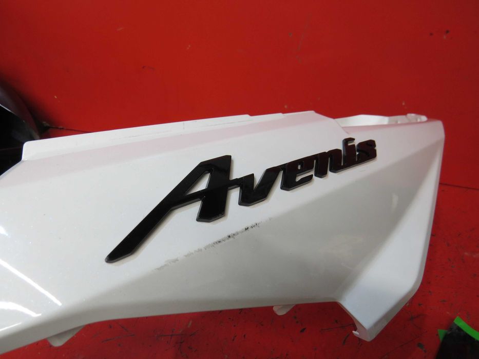 SUZUKI AVENIS 125 bok boczek owiewka osłona