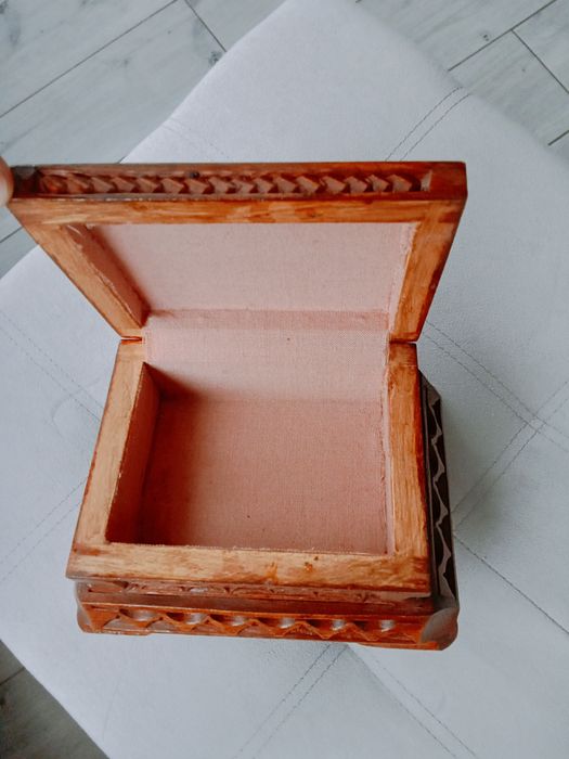 Шкатулка ручної роботи