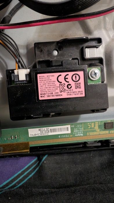 Samsung UE32J6500AU — на запчастини