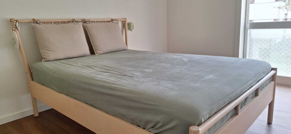 Cama de Casal IKEA - Pouco uso