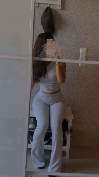 Трендовий костюм кльош та топ