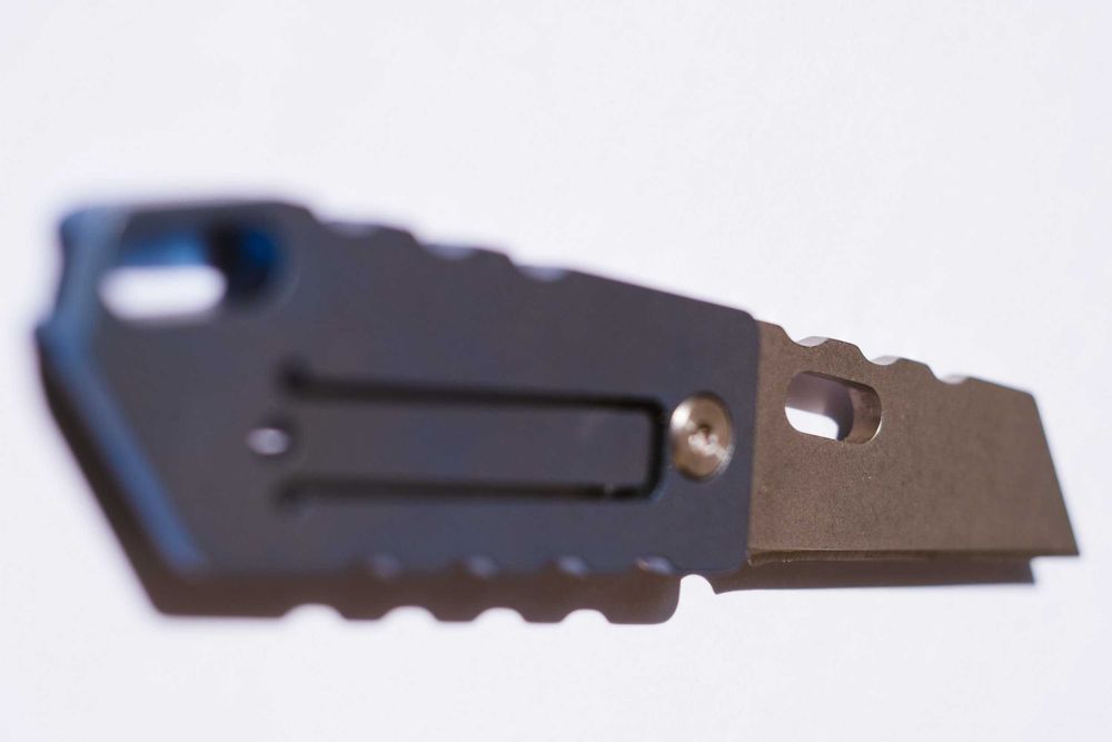 Nóż składany EDC ze stali proszkowej SV35N, tytan Kraków